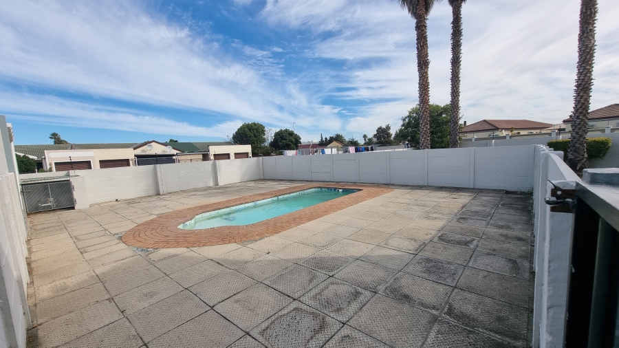 2 Bedroom Property for Sale in Twin Palms Western Cape